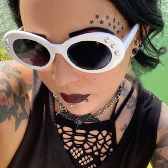 White sunglasses with studs handmade leather pouch - Picture 3 of 14